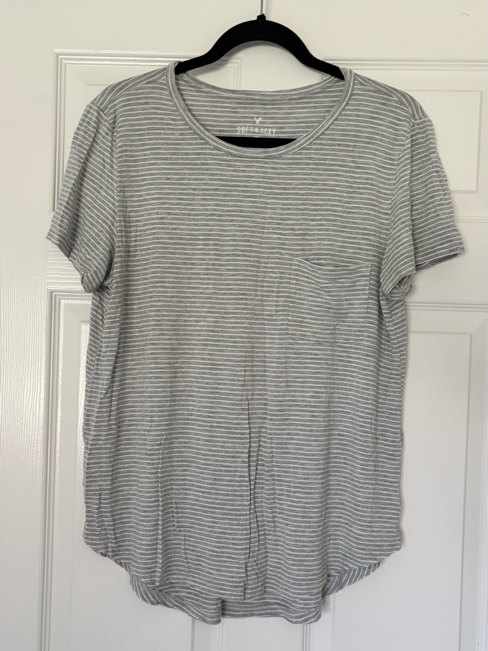 American Eagle Soft & Sexy Crew Pocket T-Shirt Women’s size L Gray Stripe
